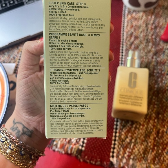 Clinique Dramatically Different Moisturizing Face Lotion+ NIB - Picture 2 of 4